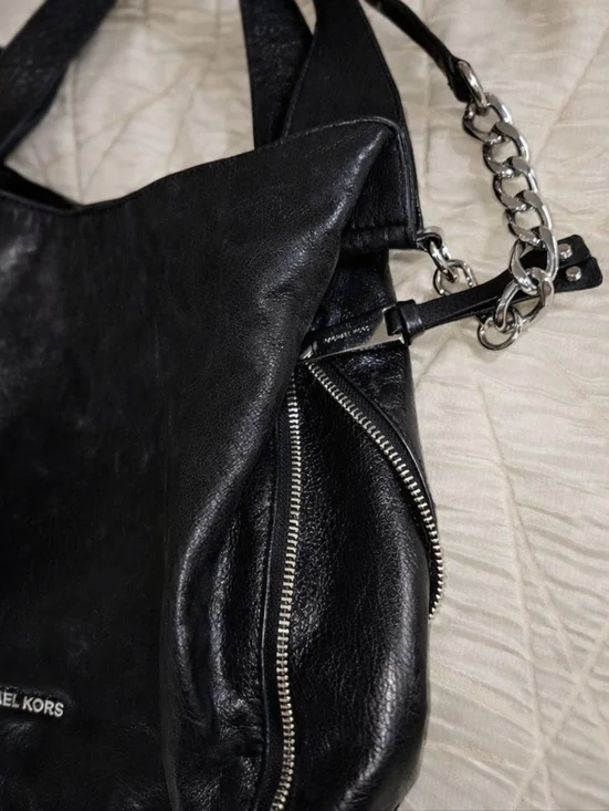 Michael Kors Black Glazed Leather Trapeze Hobo Crossbody Bag Silver Chain - Picture 2 of 5